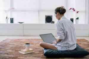 Read more about the article HOW  YOUR POSTURE MAKES YOUR WORK FROM HOME BETTER